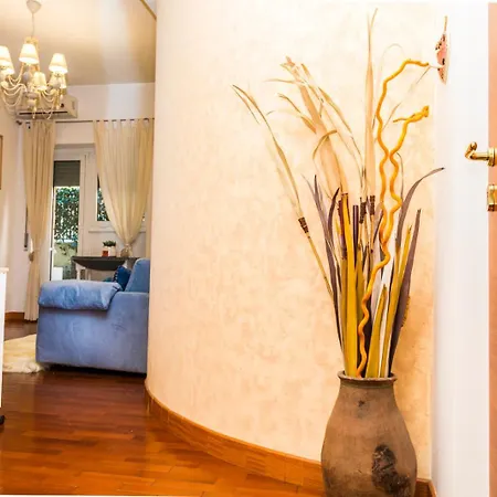 Apartment S. Peter 2 - With Garden -50m From Metro Rom