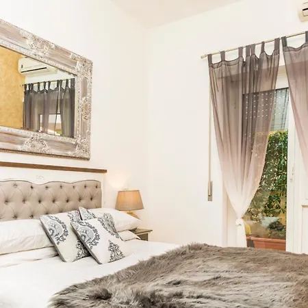 Апартаменты S. Peter 2 - With Garden -50m From Metro *